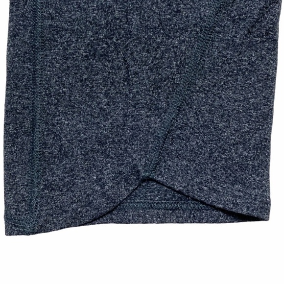 Colosseum Wisconsin Badgers Cropped Grey Workout Leggings - Picture 5 of 9